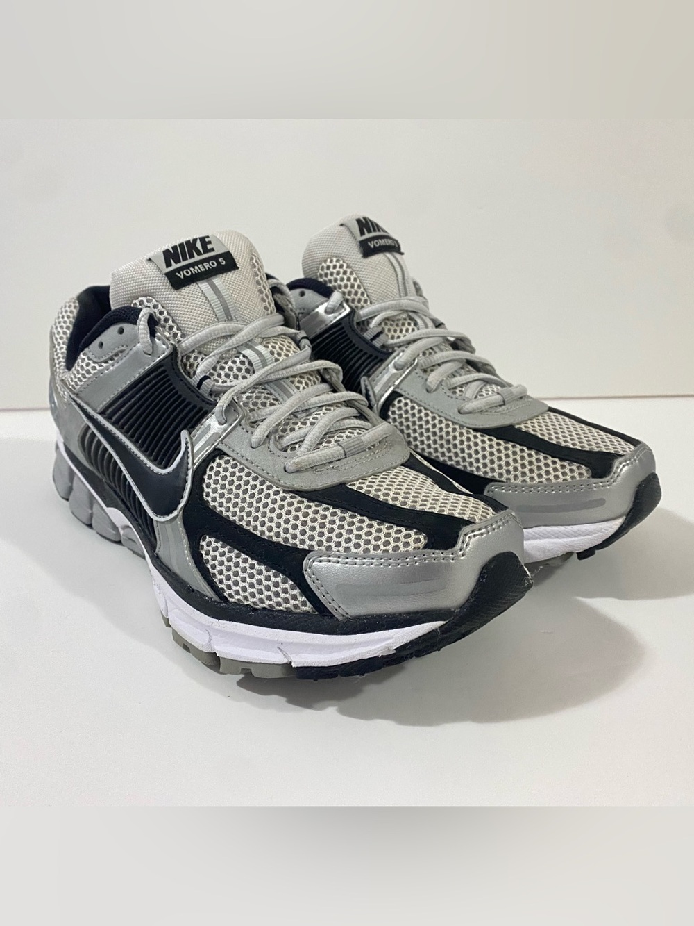Nike Zoom Vomero 5 Sneakers